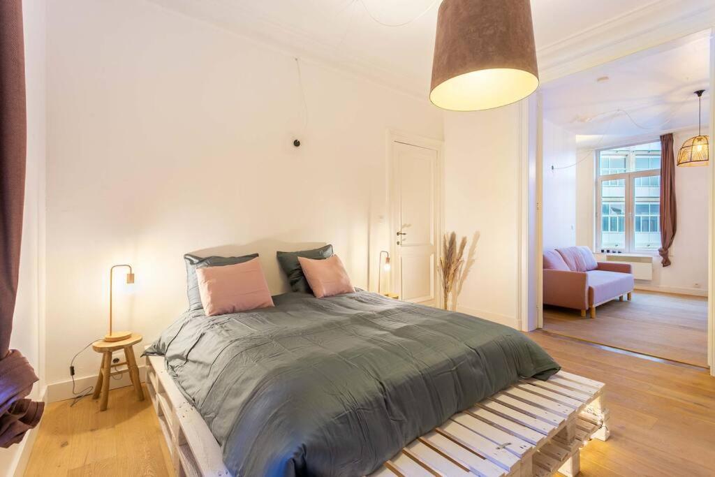 Pink Fairytale-Like Apartment Anversa Esterno foto